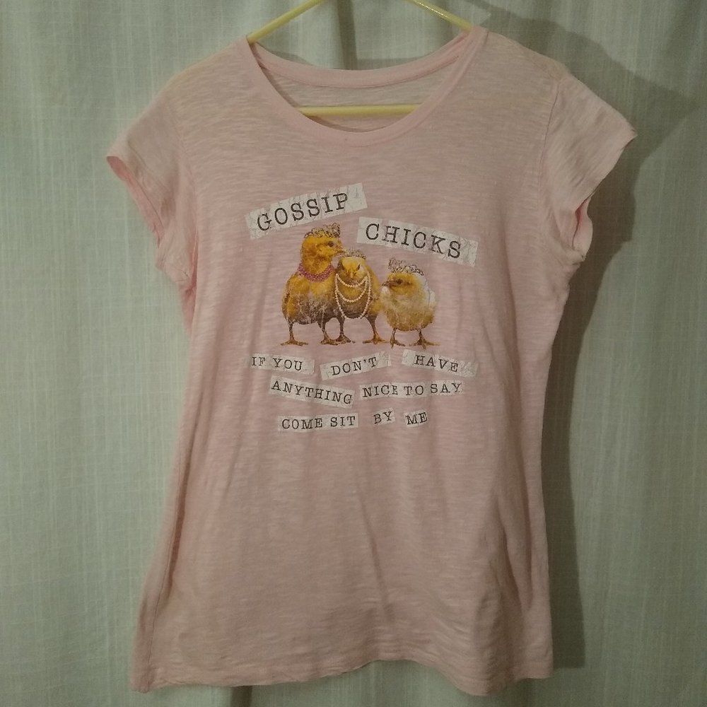Pink "Gossip Chicks" t-shirt 💗🐤